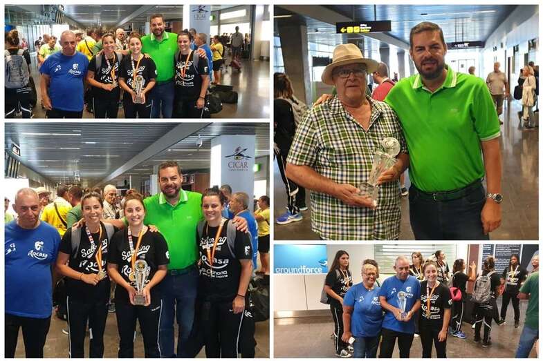 Diego Ojeda con Antonio Moreno y componentes del equipo, este domingo en el Aeropuerto de Gran Canaria (Foto TA)